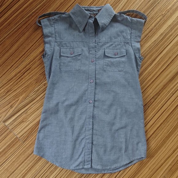 3/$15 [EUC] Sleeveless shirt - Picture 1 of 3